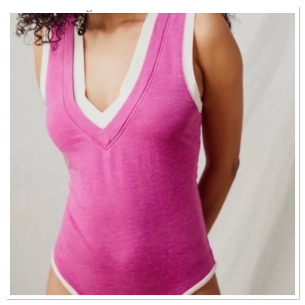 Free People Women’s Cozy Cool Girl V Neck Dragonfruit Bodysuit Size M NWT